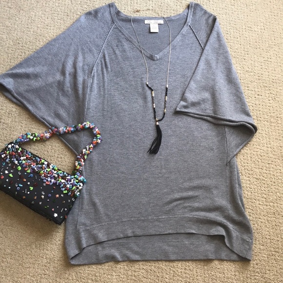 Sweater tunic with batwing cape sleeves - Picture 1 of 3